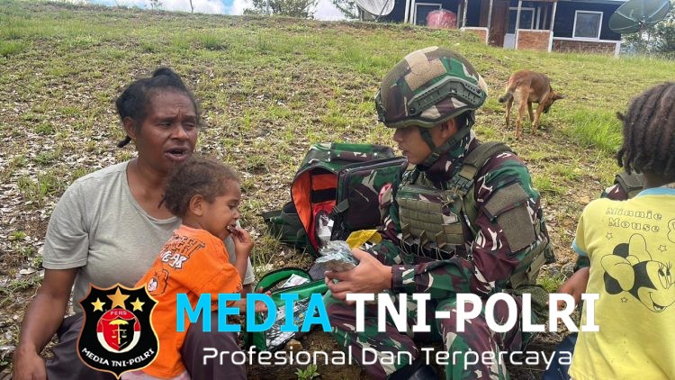 Dari Kampung ke Kampung, Satgas Yonif 521/DY Hadir Bangkitkan Harapan melalui Pengobatan Gratis dan Pembagian Sembako bagi Warga di Distrik Napua