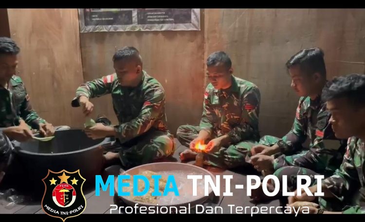 Satgas Yonif 123/Rjw Mengadakan Kegiatan Sosial Melalui Program Pembagian Tempe Kepada Warga di Kampung Tomor