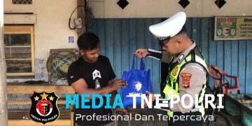 Sat Lantas Polres Mesuji Laksanakan Tasi Berkah Presisi, Bagikan 10 Karung Beras untuk Warga Kurang Mampu