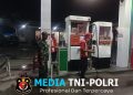 Babinsa Koramil 14 Jatisrono Bersama Linmas Sisir Obyek Vital Demi Jaga Keamanan Warga