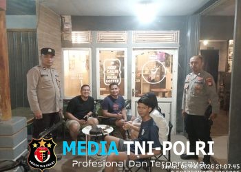 Polsek Menyuke Memberikan Imbauan Saat Laksanakan Patroli Malam