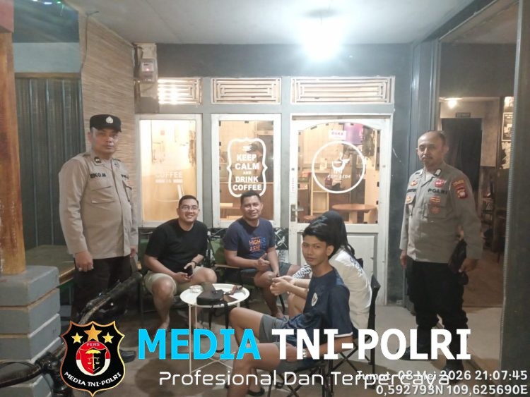 Polsek Menyuke Memberikan Imbauan Saat Laksanakan Patroli Malam