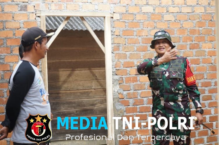 Tinjau Pembangunan RTLH dan Jalan, Letkol Inf Gunawan Wibisono Beri Motivasi Personel Satgas TMMD di Lapangan