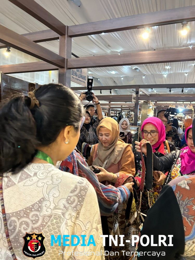 YD Strap Bag Tenun Tutup Pameran dengan Antusiasme Tinggi dari Rombongan Persit Nusantara