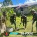 Tercipta Lingkungan Bersih dan Sehat, Satgas Yonif 521/DY Bersama Warga Gotong Royong di Kantor Distrik Apalapsili