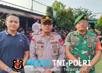 Polsek Cikarang Selatan (TNI-POLRI) Gelar Pengamanan Nobar Persija Vs Persib di Desa Serang