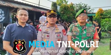 Polsek Cikarang Selatan (TNI-POLRI) Gelar Pengamanan Nobar Persija Vs Persib di Desa Serang