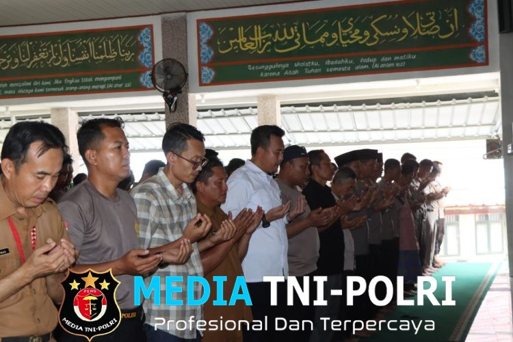 Polres Tanggamus Gelar Shalat Ghaib untuk Almarhum Bripka Anumerta Arya Supena di Masjid Hidayatullah