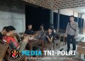 Polisi Sambangi Warga yang Nongkrong Malam Hari, Pesan Kamtibmas Disampaikan dengan Humanis