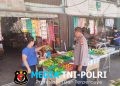 Momen Tak Terduga! Pedagang Sayur Didatangi Polisi Ketika Sibuk Layani Pembeli