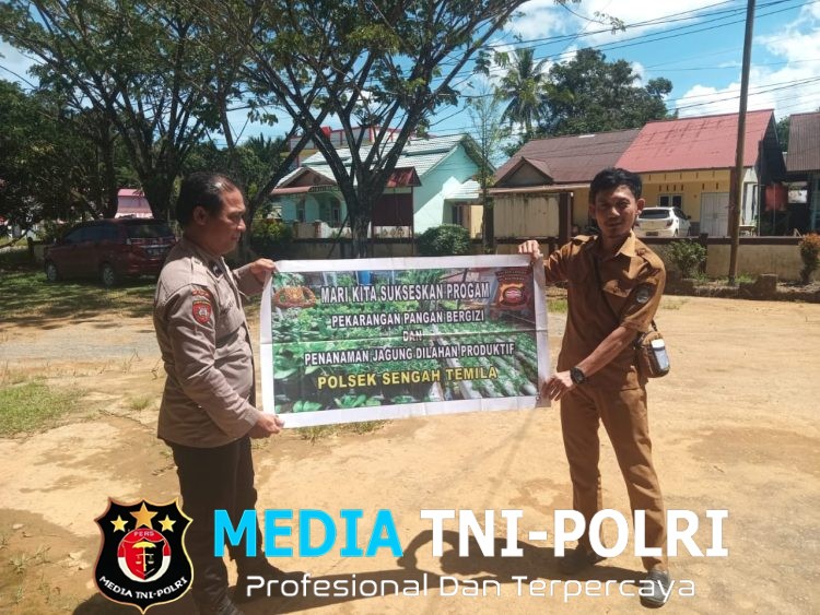 Patroli Siang Humanis, Polsek Sengah Temila Ajak Warga Sukseskan Pekarangan Pangan Bergizi