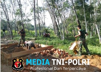 Satgas TMMD Kodim 0402/OKI Bangun MCK untuk Pola Hidup Sehat Warga Desa Pematang Sukatani