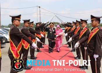 Naik Jeep Klasik, Kapolres Antar Langsung Dua Personel Purna Bakti