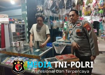 Patroli Malam Polsek Menjalin Antisipasi Gangguan Kamtibmas di Pasar Menjalin