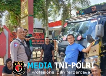 Ngobrol Santai Bersama Warga, Kanit Lantas Polsek Mempawah Hulu Titipkan Pesan Kamtibmas