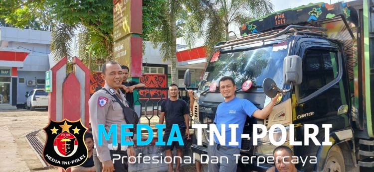 Ngobrol Santai Bersama Warga, Kanit Lantas Polsek Mempawah Hulu Titipkan Pesan Kamtibmas