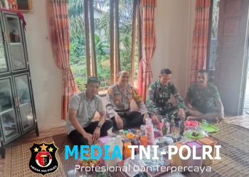 Polisi dan Babinsa Sambangi Kadus Senunuk, Kekompakan dan Kewaspadaan Jadi Pesan Utama