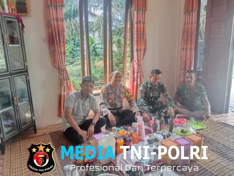 Polisi dan Babinsa Sambangi Kadus Senunuk, Kekompakan dan Kewaspadaan Jadi Pesan Utama