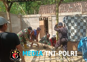 Satgas TMMD Tak Kenal Lelah, Rumah Ibu Manisri Perlahan Berubah Jadi Hunian Layak