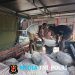 Dengan Penuh Antusias Warga Bantu Pindahkan Semen di Lokasi TMMD Ke-128 Kodim 1801/Manokwari 
