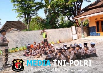 Polisi Sahabat Anak, Puluhan Siswa RA Al Uswah Kunjungi Polsek Slogohimo