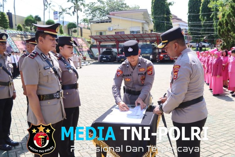 Kapolres Tanggamus Pimpin Sertijab Sejumlah Pejabat Utama dan Kapolsek Jajaran