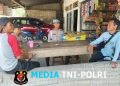 Humanis dan Penuh Keakraban, Kanit Provos Polsek Air Besar Sambangi Warga Sambil Sampaikan Pesan Kamtibmas