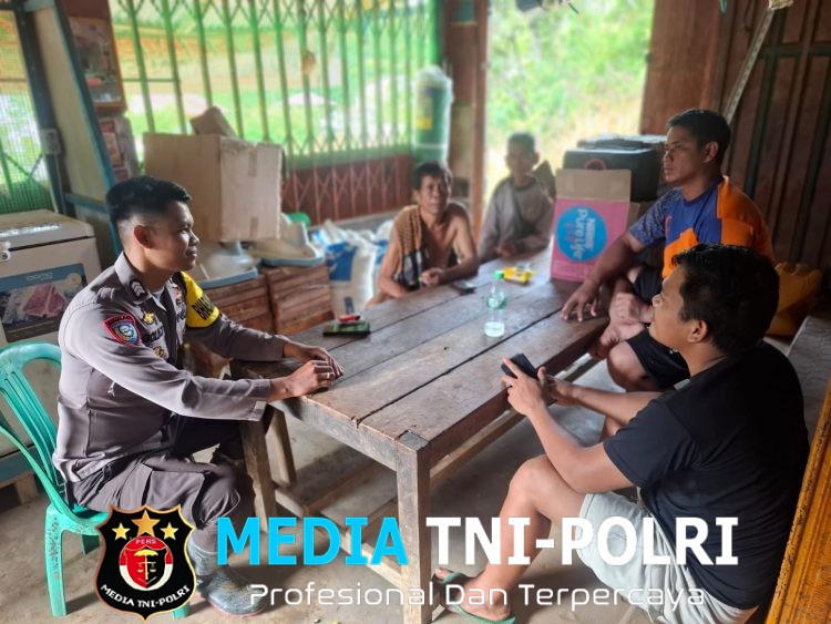Jaga Kondusifitas Kamtibmas, Bhabinkamtibmas Polsek Kuala Behe Lakukan Sambang Desa Binaan
