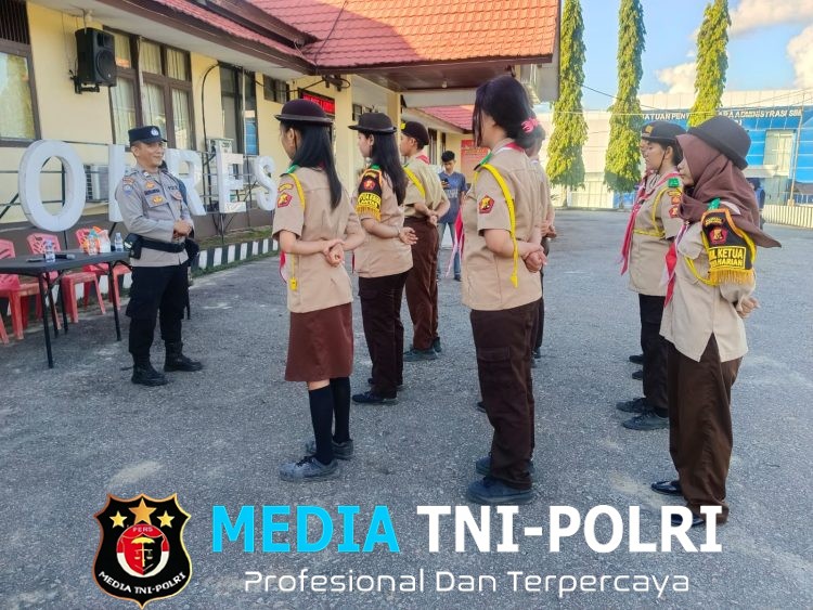 Seru dan Menegangkan! Siswa Saka Bhayangkara Polres Landak Belajar Cara Selamat dari Gigitan Ular