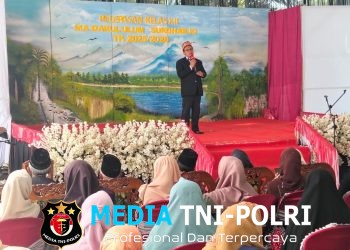 Siswa – siswi Kelas XII MA Darul Ulum Di Lepas Oleh Oleh Kepala Sekolah