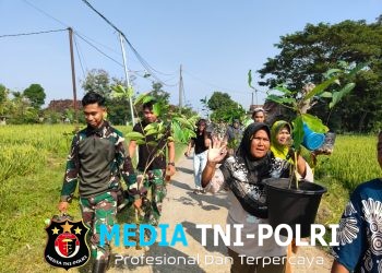 Saat Tangan Emak-Emak dan Prajurit Bersatu Menghijaukan Desa