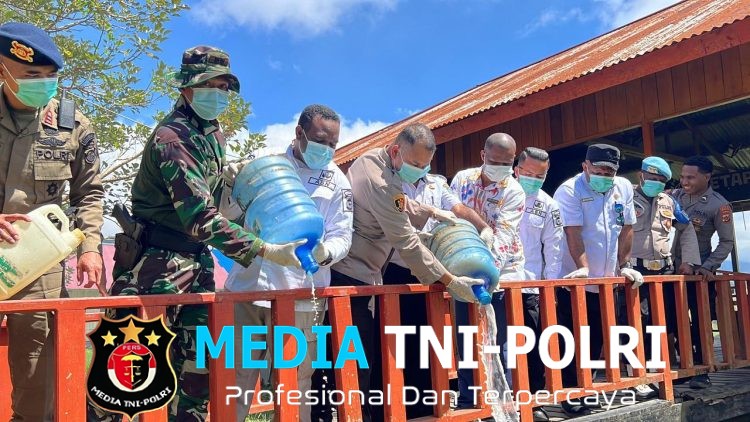 Satgas Swasembada Yonif 751/VJS Bersama Apkam Pegunungan Bintang Musnahkan Narkoba Jenis Ganja di Polres Pegunungan Bintang