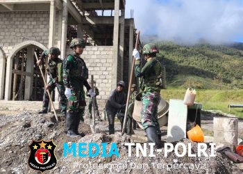 Dari Papua Pegunungan untuk Persatuan, Satgas Yonif 521/DY Gotong Royong Bangun Masjid Bersama Warga di Distrik Walesi