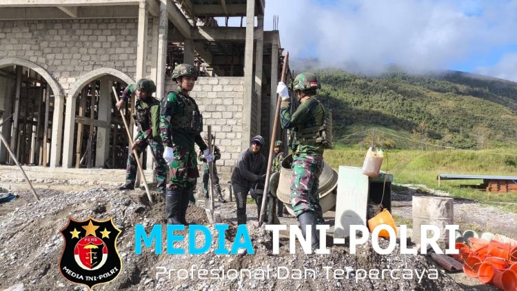 Dari Papua Pegunungan untuk Persatuan, Satgas Yonif 521/DY Gotong Royong Bangun Masjid Bersama Warga di Distrik Walesi