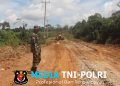 Koptu Edi Sulistyanto Fokus Benahi Titik KM 22, Satgas TMMD Ke-128 Kodim 0420/Sarko Terus Kebut Perbaikan Jalan