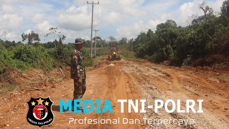 Koptu Edi Sulistyanto Fokus Benahi Titik KM 22, Satgas TMMD Ke-128 Kodim 0420/Sarko Terus Kebut Perbaikan Jalan