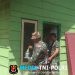Koptu Yesnaldi Percantik Rumah Pak Kiki, Satgas TMMD Ke-128 Kodim 0420/Sarko Terus Tingkatkan Semangat Gotong Royong