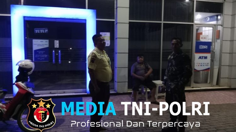 Jaga Keamanan Hingga Dini Hari, Serda Ali Maksum Sambangi Obyek Vital