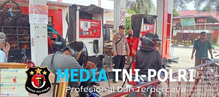 Pastikan Stok BBM Selalu Ada, Personel Polsek Mempawah Hulu Pantau SPBU Karangan