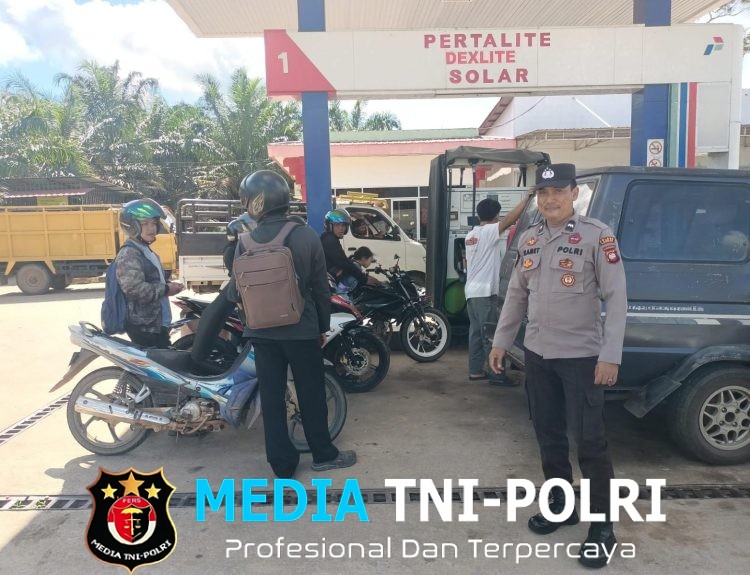 Personel Polsek Menjalin Laksanakan Patroli dan Sambang di SPBU untuk Antisipasi Penyalahgunaan BBM