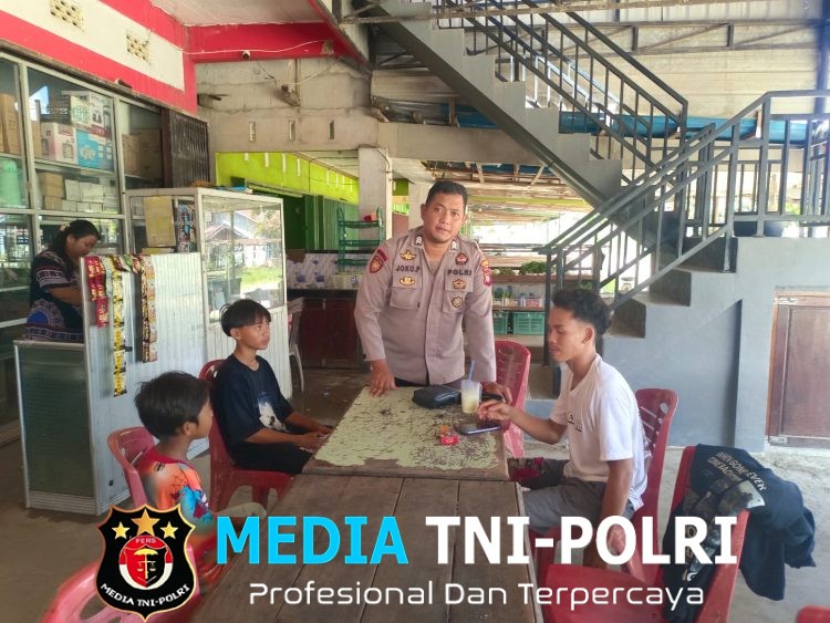 Laksanakan Patroli Siang Hari, Personel Polsek Kuala Behe Beri Himbauan Kepada Warga