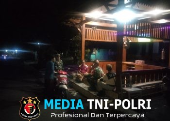 Malam Hari Tetap Siaga, Babinsa dan Bhabinkamtibmas Sambi Patroli Jaga Kondusifitas Wilayah