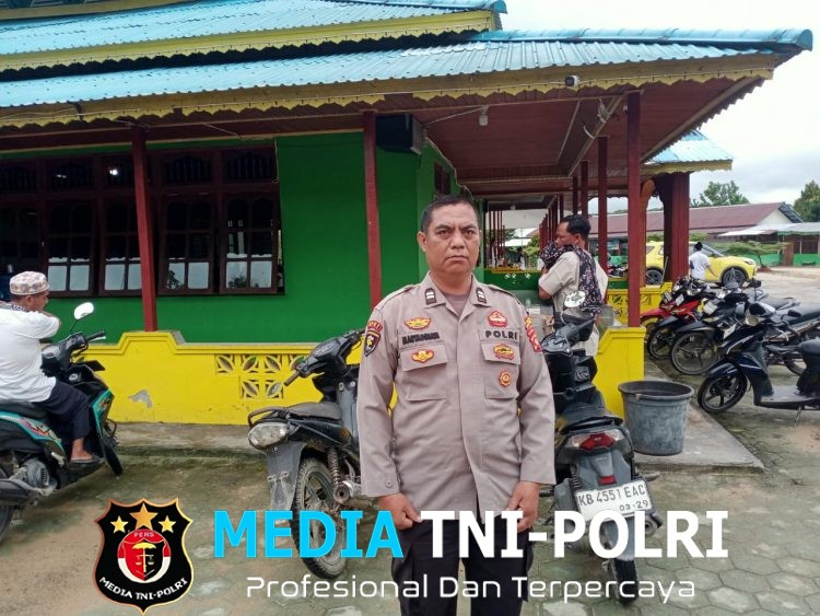Jumat Penuh Khidmat, Polisi Siaga Amankan Jamaah di Masjid Al Jihad Sungai Ukoi