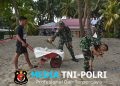 Peduli Lingkungan, Satgas Pamtas RI–Malaysia Yonarmed 19/Bogani Bersama Warga Bersihkan Pantai Babo