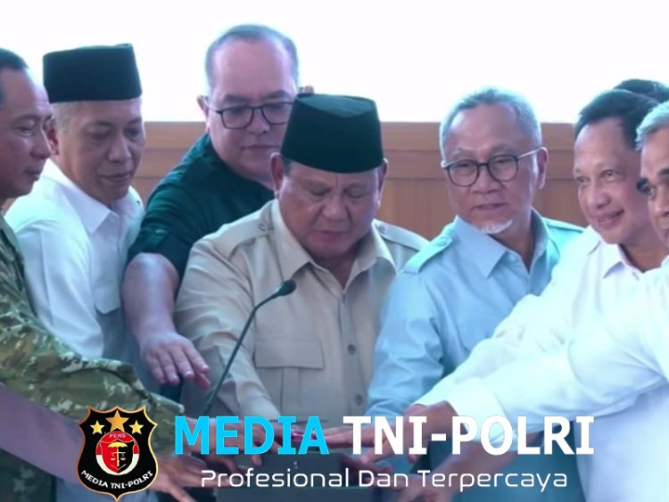 Mendagri Tito Dampingi Presiden Prabowo Resmikan Operasionalisasi 1.061 KDKMP