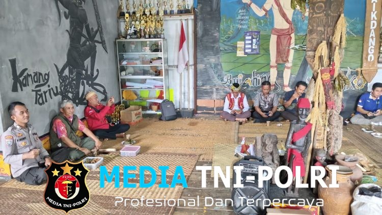 Personil Polsek Menjalin Hadiri Naik Dango ke-14 Kecamatan Menjalin