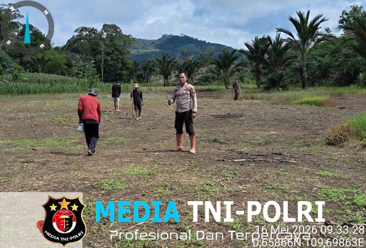 Kapolsek Meranti Dorong Petani Mandiri Lewat Pengecekan Progres Tanaman Jagung