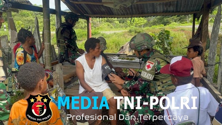 Binter TNI Peduli Kasih Sayang, Satgas Yonif 521/DY Berikan Pelayanan Kesehatan Gratis Bagi Warga Distrik Benawa