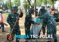 Wujud Kemanunggalan TNI-Rakyat Satgas TMMD Ke-128 Kodim Sragen dan Warga Gelar Gotong Royong Bersihkan Taman Harmoni