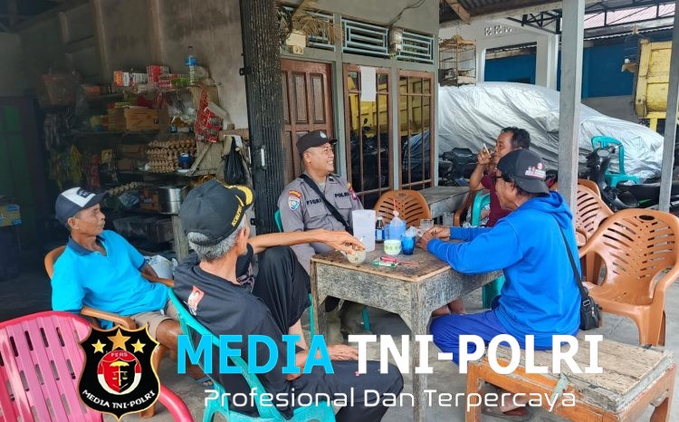 Ngobrol Santai Bersama Warga, Personel Subsektor Sompak Sampaikan Pesan Kamtibmas Saat Patroli Siang